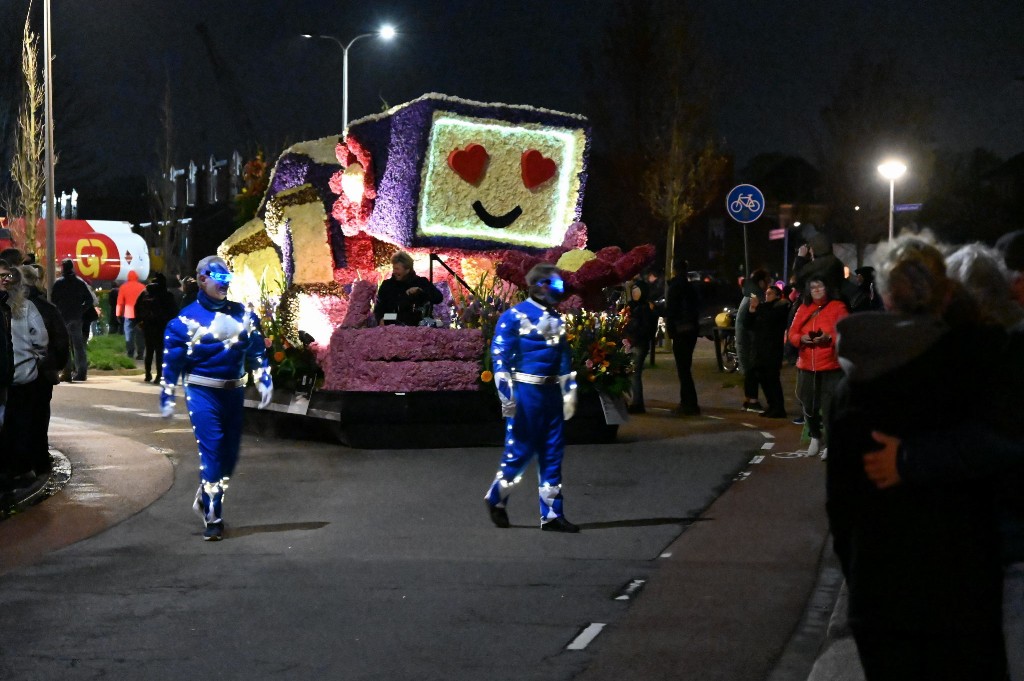 ../Images/Verlicht bloemencorso 2024 097.jpg